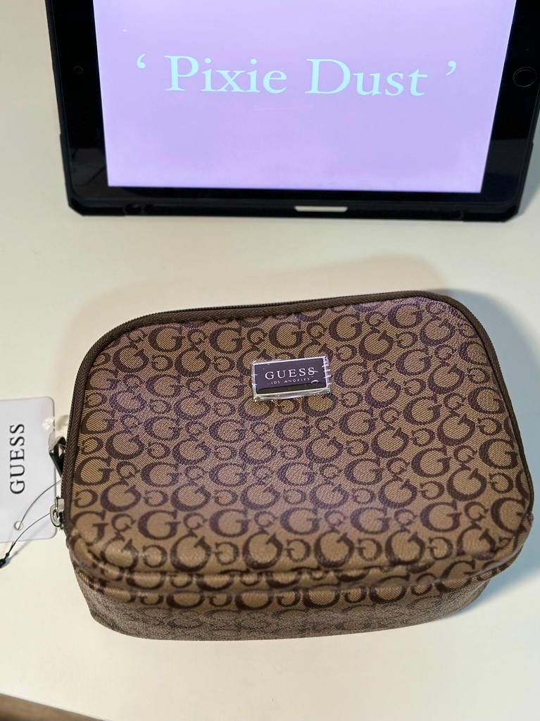 Guess make up bag شنطة كوزموتكس قيس